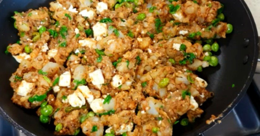 Aloo Paneer Samosa Recipe