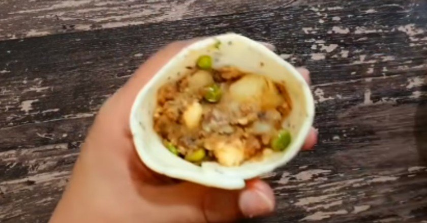 Aloo Paneer Samosa Recipe