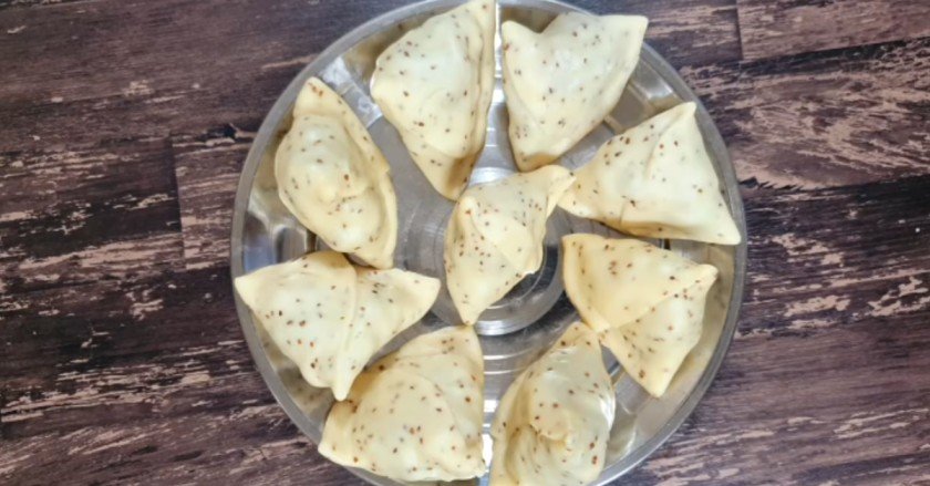 Aloo Paneer Samosa Recipe