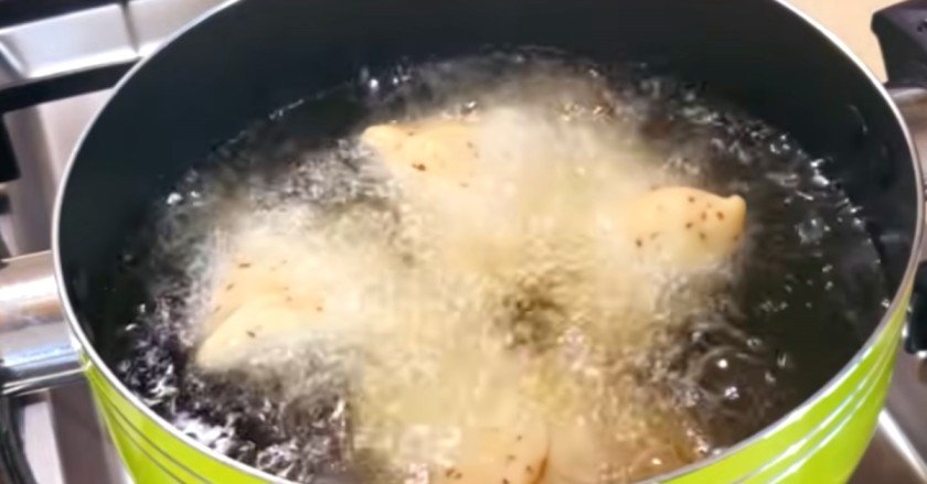 Aloo Paneer Samosa Recipe