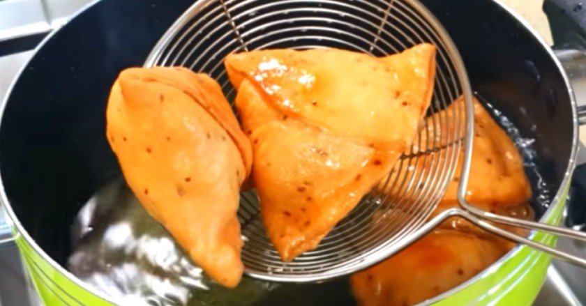 Aloo Paneer Samosa Recipe