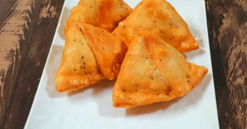 Aloo Paneer Samosa Recipe