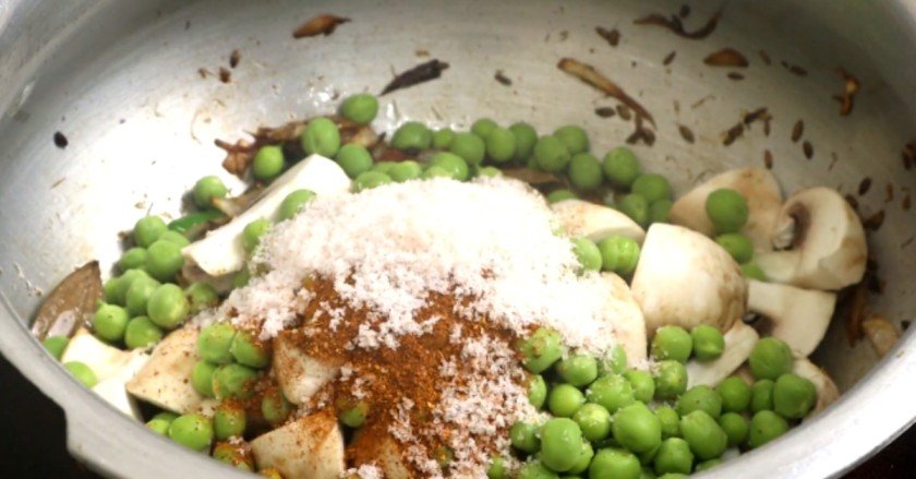 mushroom matar pulao recipe