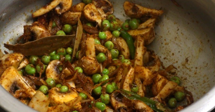 mushroom matar pulao recipe