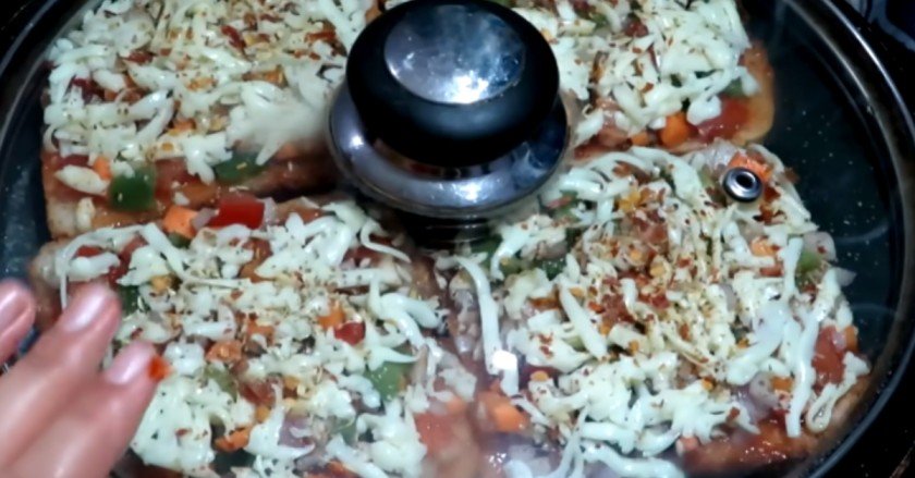 bread pizza banane ki vidhi