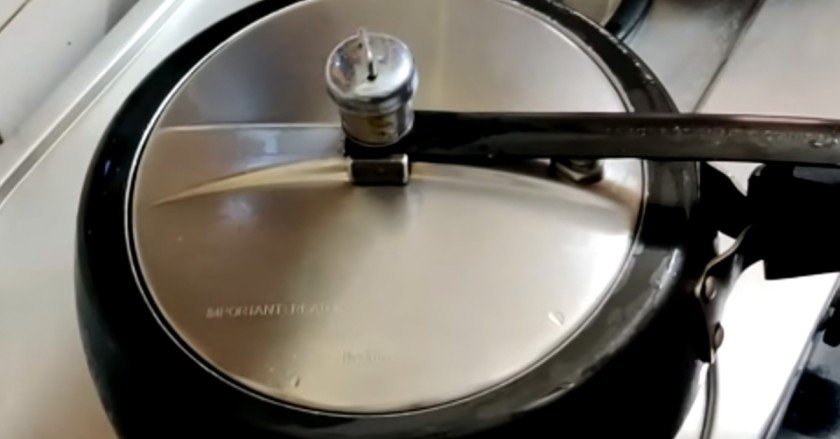 cooker me gajar ka halwa kaise banaye